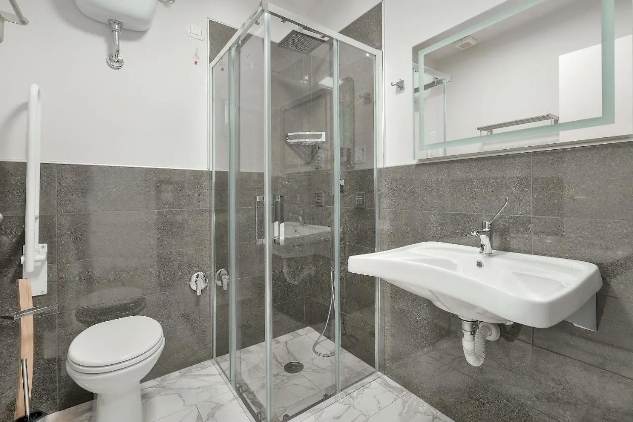 ***  פירנצה Hotel Cosmos איטליה